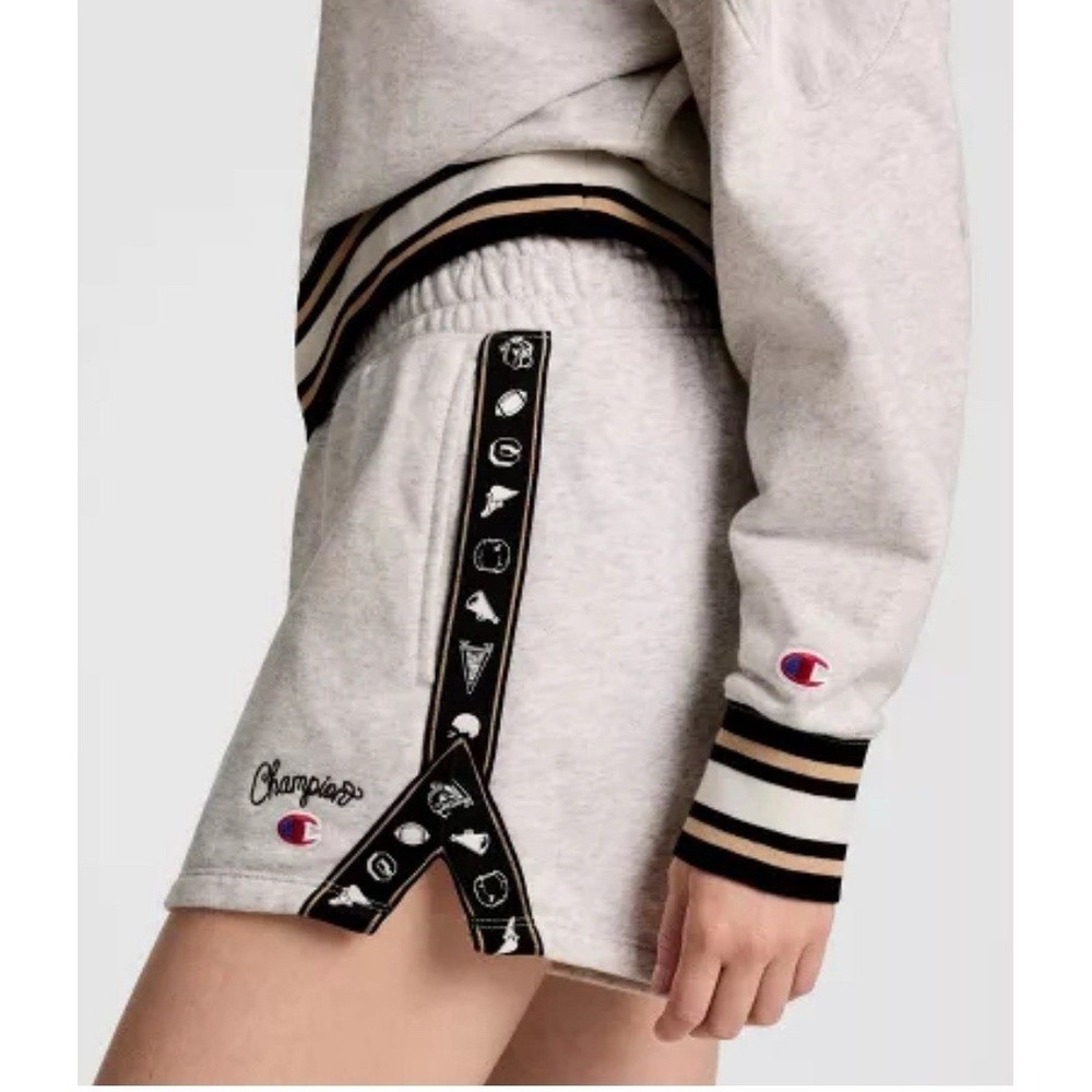 NWT Size large Champion Women's Mid-Rise French Terry Pull-On Short‎